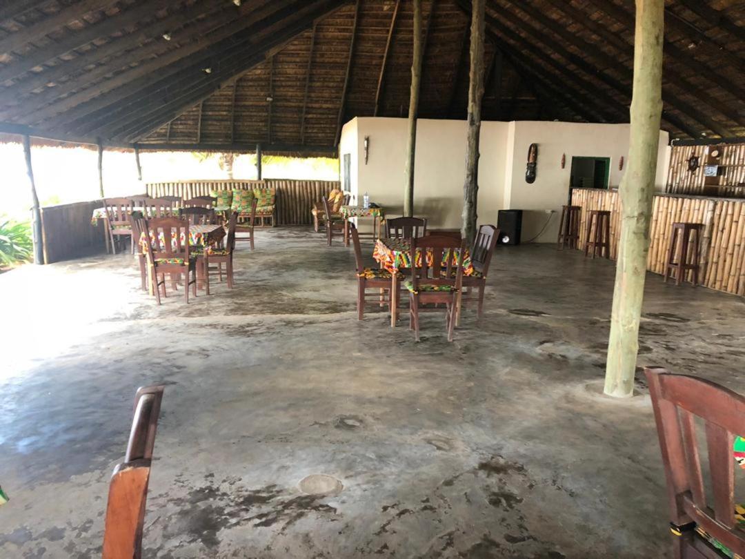 The Akwidaa Inn Екстериор снимка
